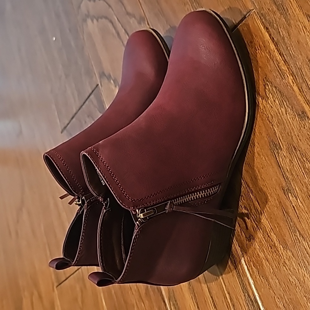 Shoes/booties